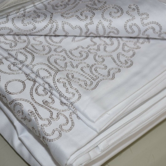 SOLD!! Frette Noto Ricamo Euro Shams 2 - Picture 2 of 6
